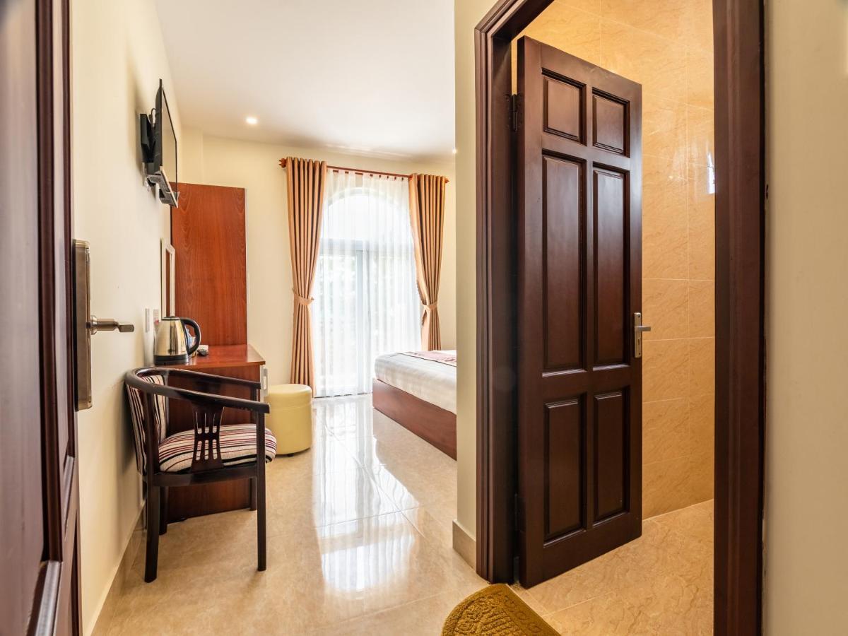 Aurora Hotel Dalat Екстериор снимка